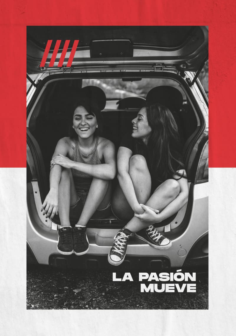 Poster de Fiat Verano: Dos chicas sentadas en el baúl del auto riéndose.
