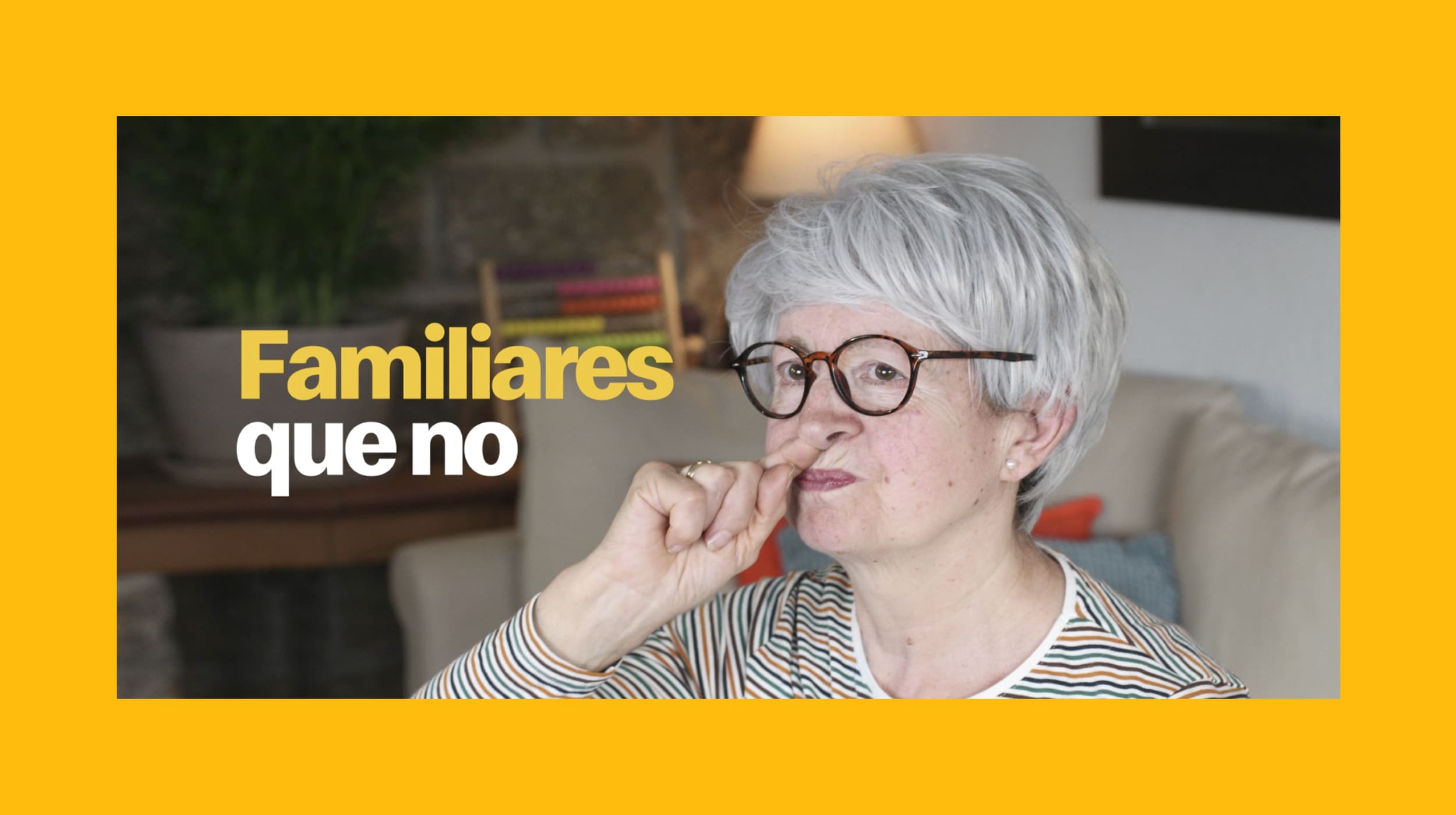 Familiares que no: Señora mayor con un dedo en la nariz.